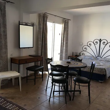 Nicki Aparthotel Polis