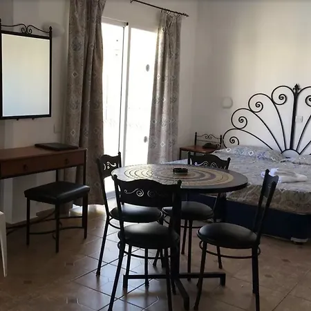 Nicki Aparthotel