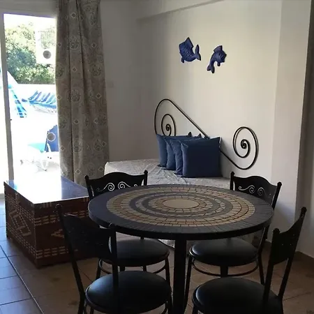 Nicki Aparthotel